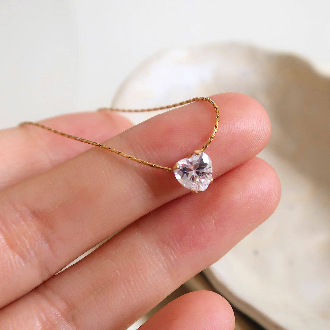 Riza Solitaire Heart necklace