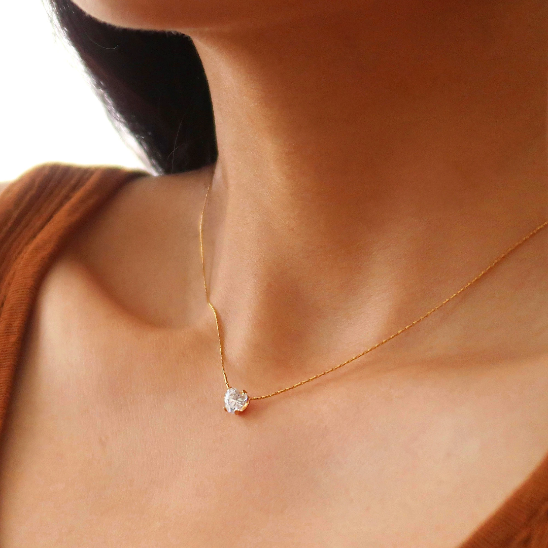 Riza Solitaire Heart necklace