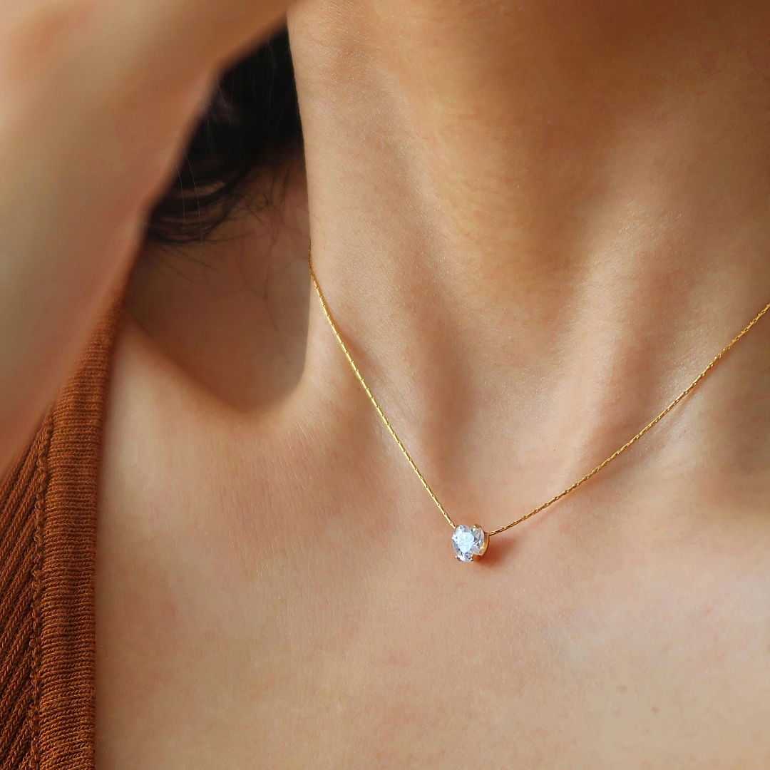 Riza Solitaire Heart necklace