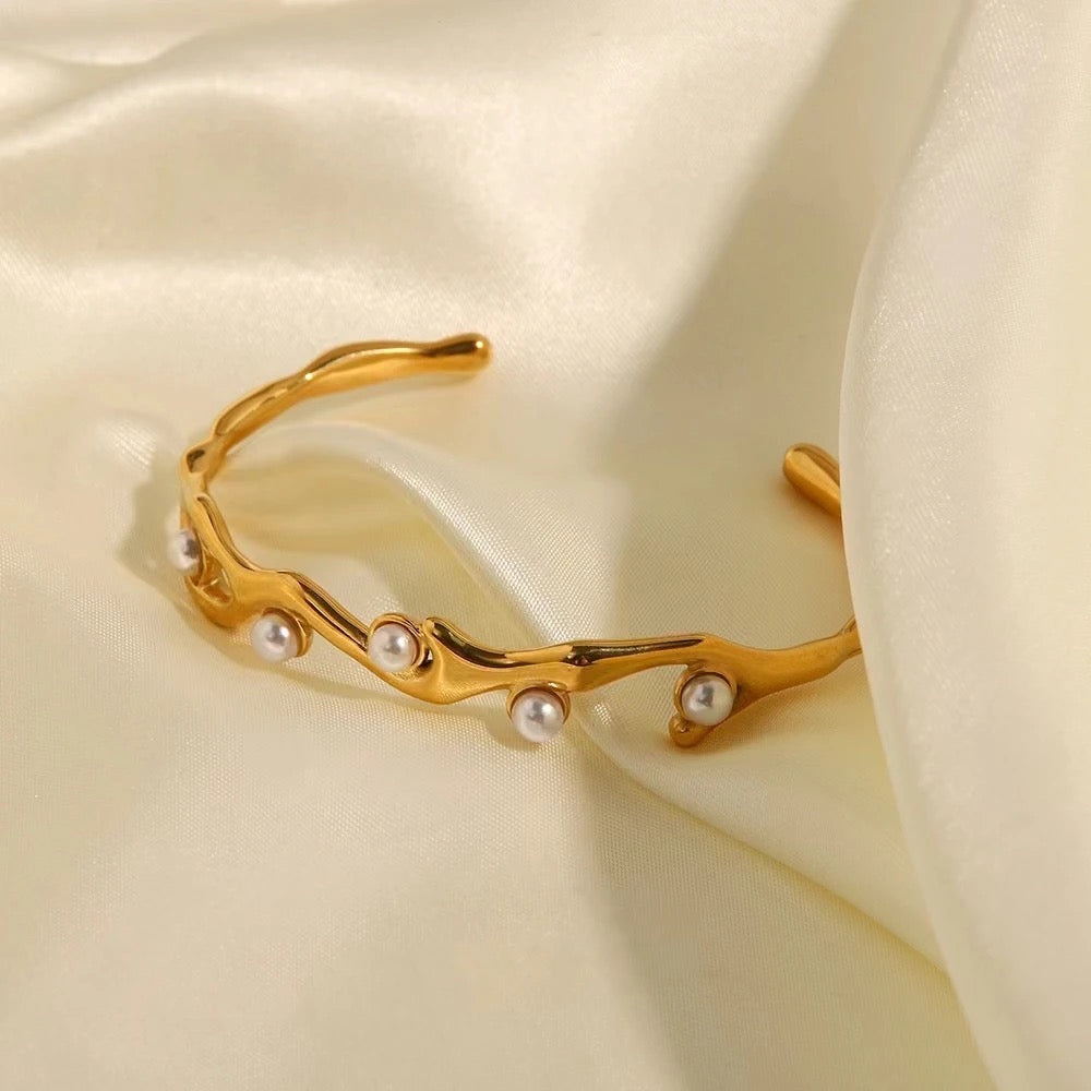 Ayla Pearl Hand Cuff