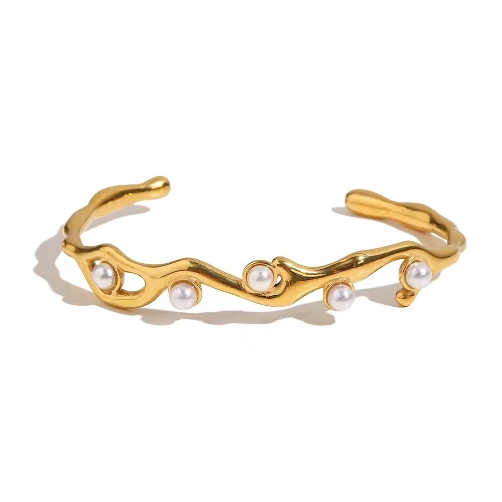 Ayla Pearl Hand Cuff