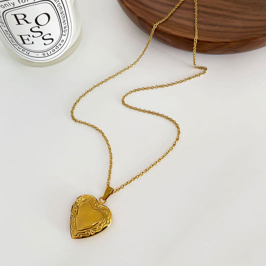 Reminding You Love Photo Openable Necklace