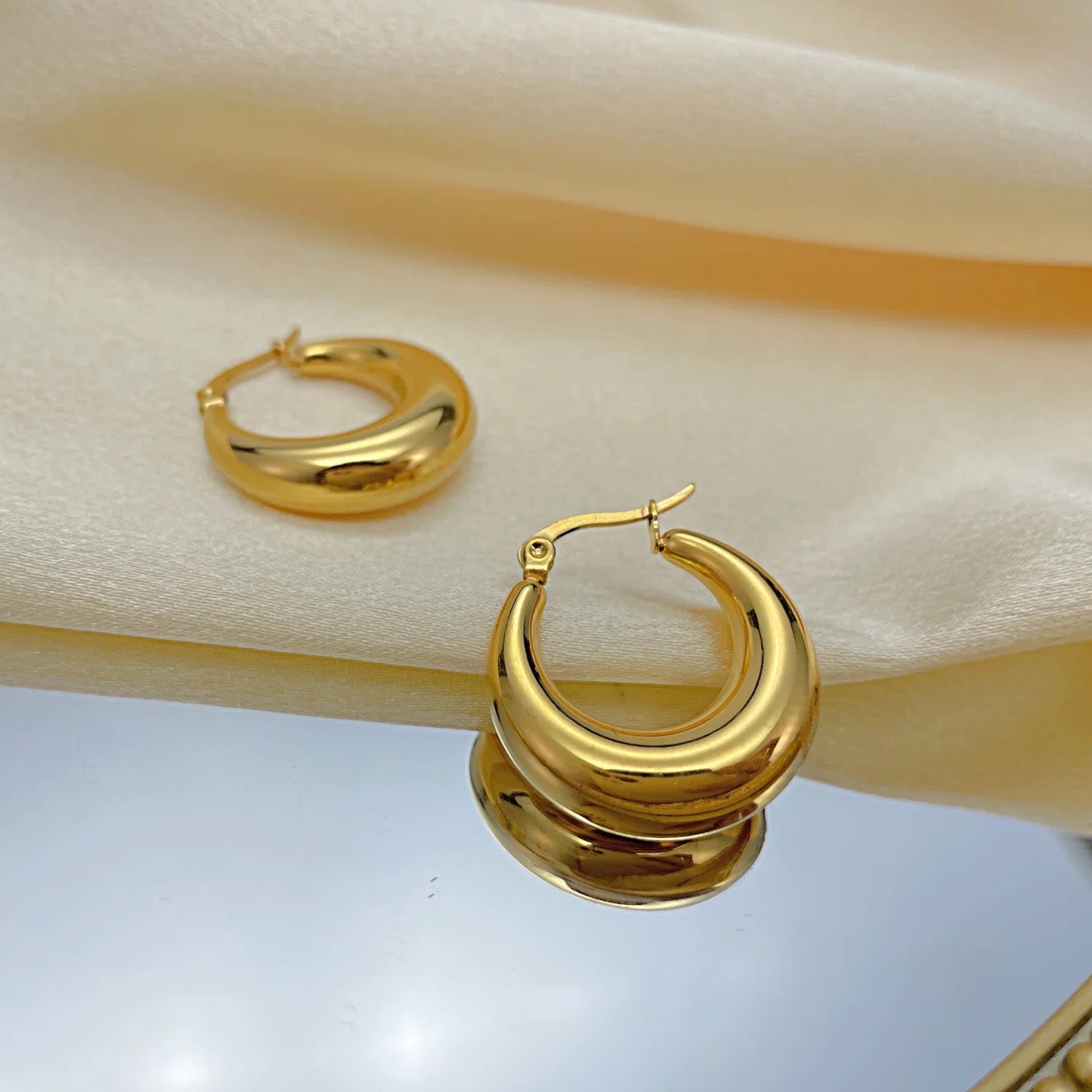 Evie Basic Gold Hoops