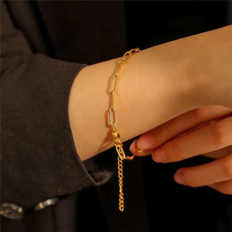 Clipped Linked Chain Bracelet