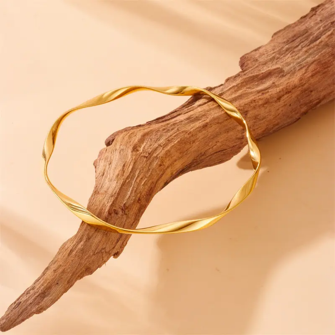 Curvy Thin Gold Bangle