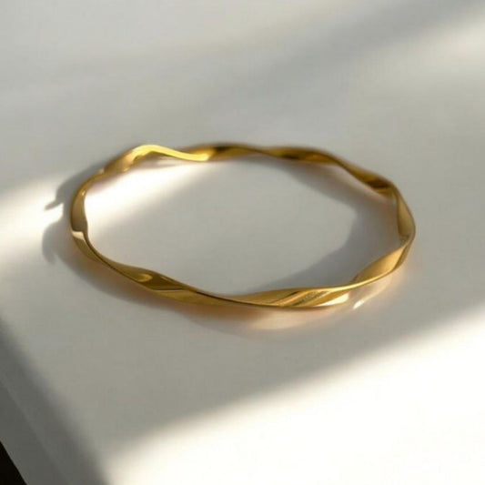 Curvy Thin Gold Bangle