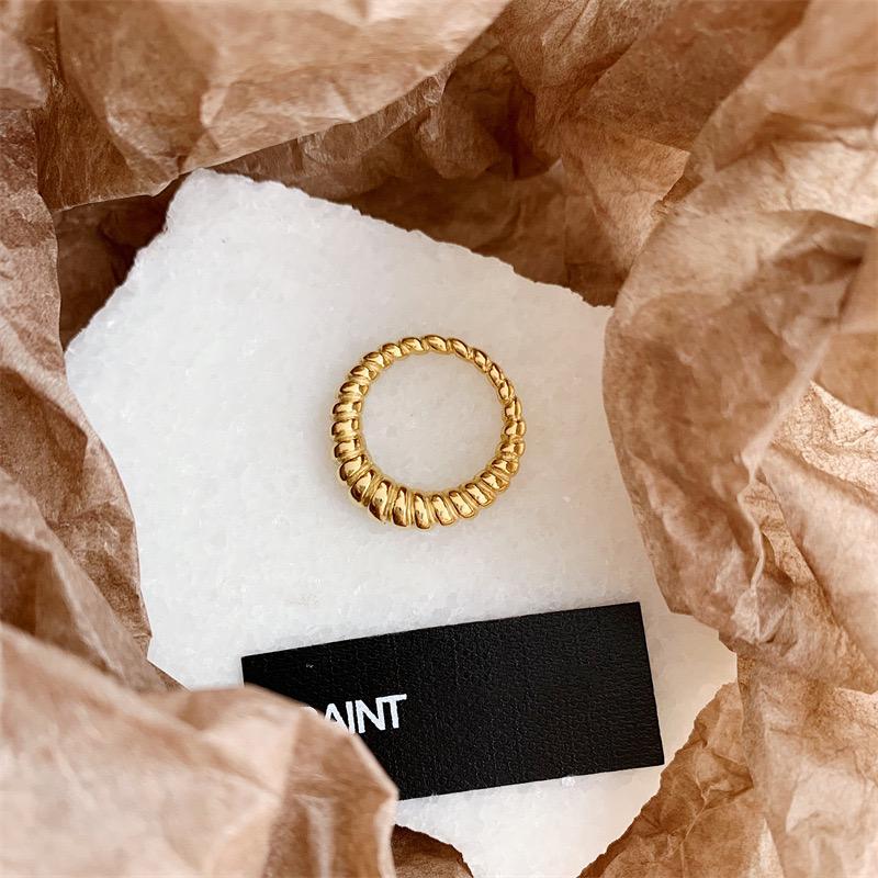 Sleemi Crossiant Gold Ring✨